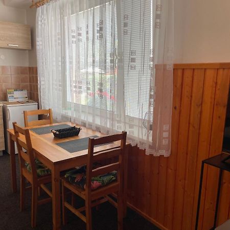 Garsoniera V Roddinem Dome Guest House Dubice Ngoại thất bức ảnh