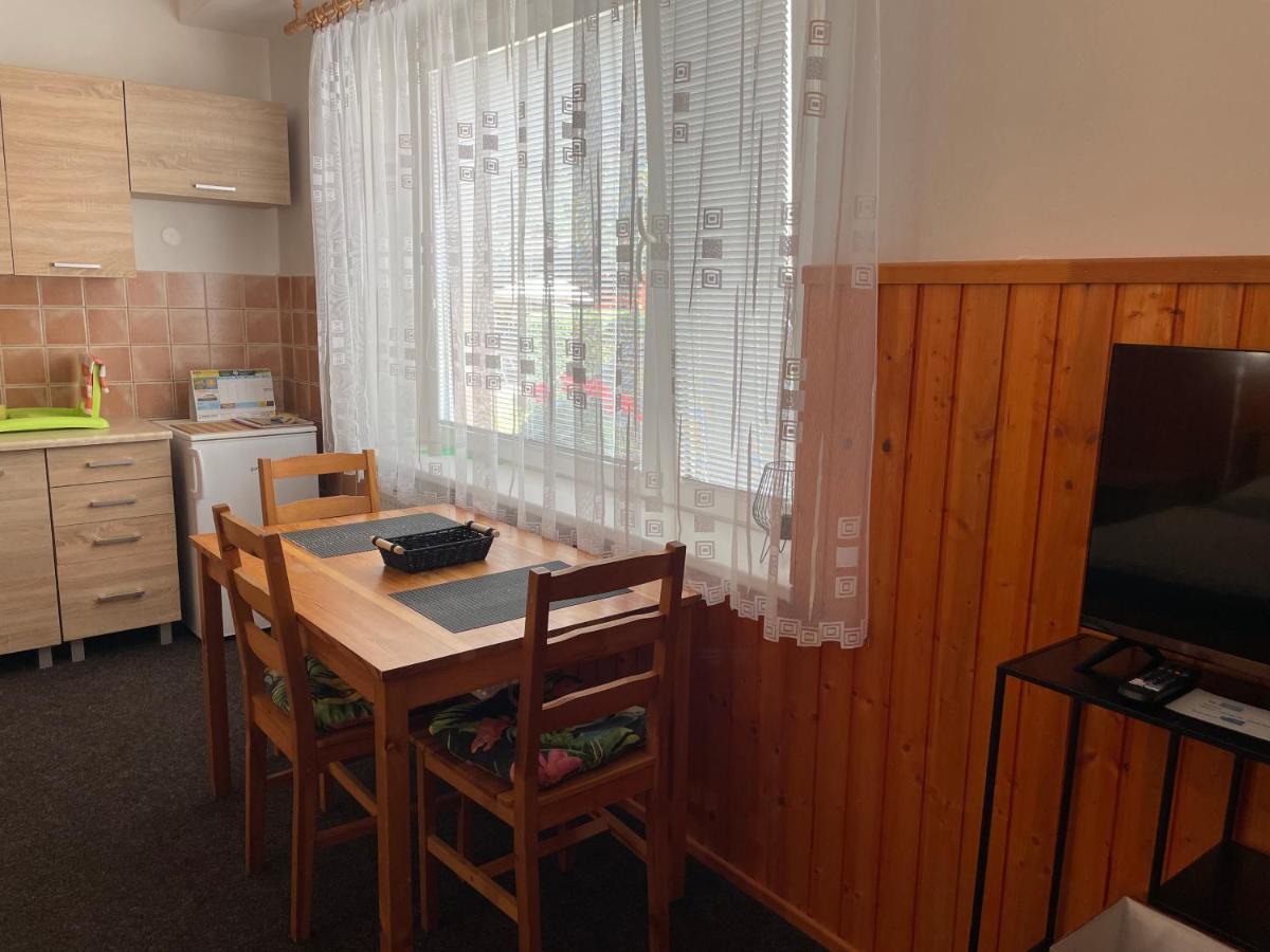 Garsoniera V Roddinem Dome Guest House Dubice Ngoại thất bức ảnh